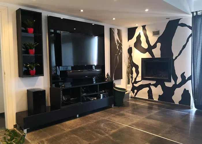 Fine Designed Flat 302