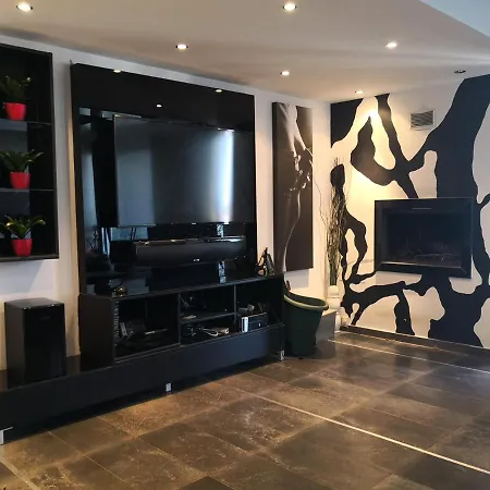 Fine Designed Flat 302